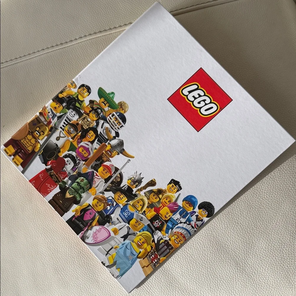 LEGO Character Three Ding Binder‎